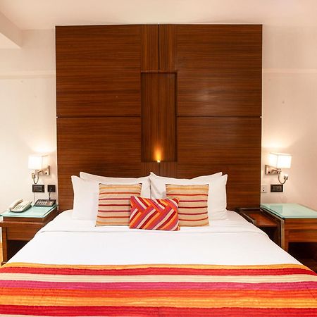 Hotel Bawa Continental Mumbai Bagian luar foto