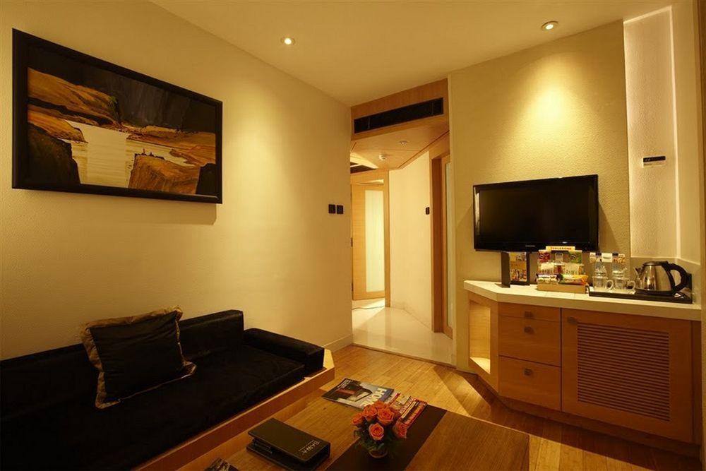 Hotel Bawa Continental Mumbai Bagian luar foto
