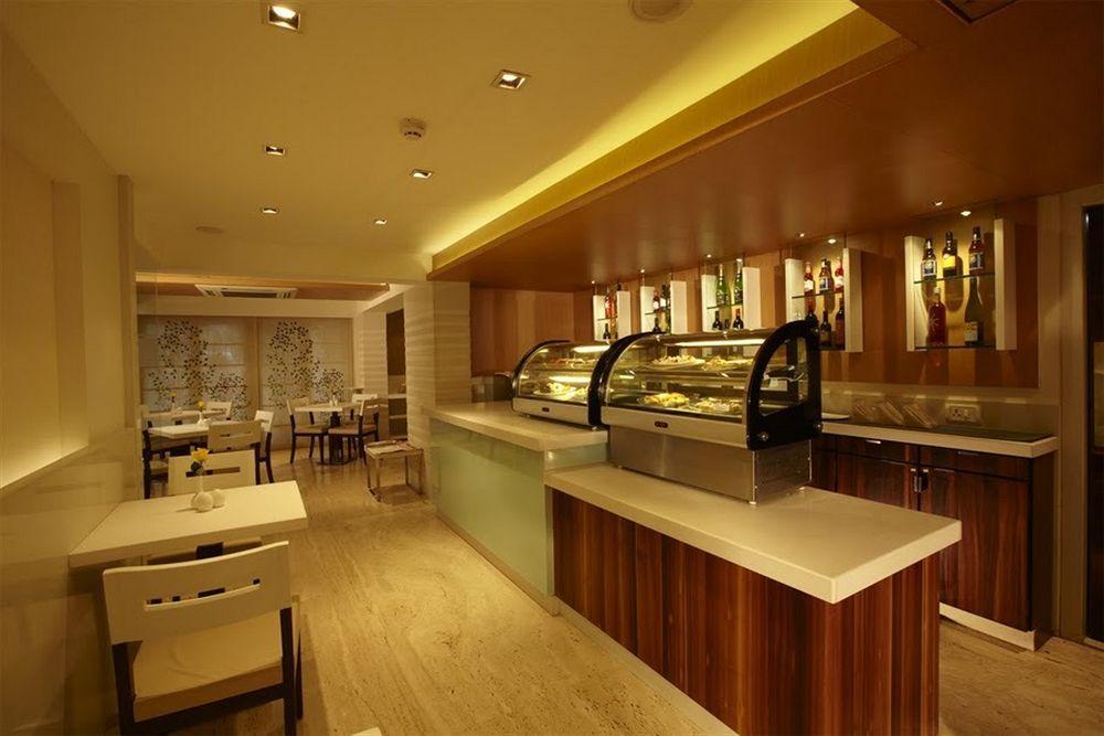 Hotel Bawa Continental Mumbai Bagian luar foto