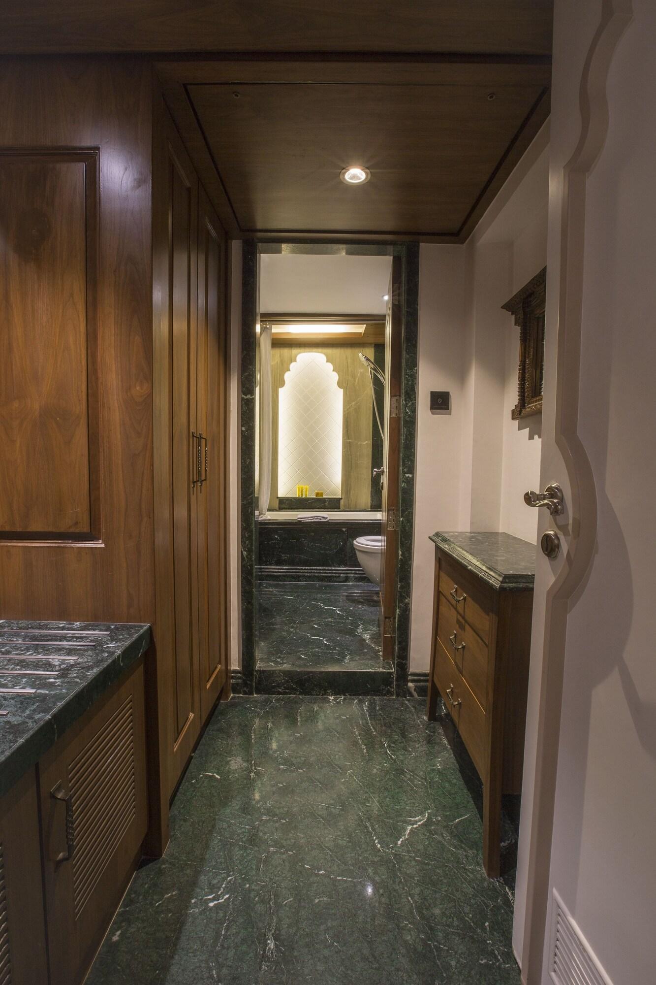 Hotel Bawa Continental Mumbai Bagian luar foto