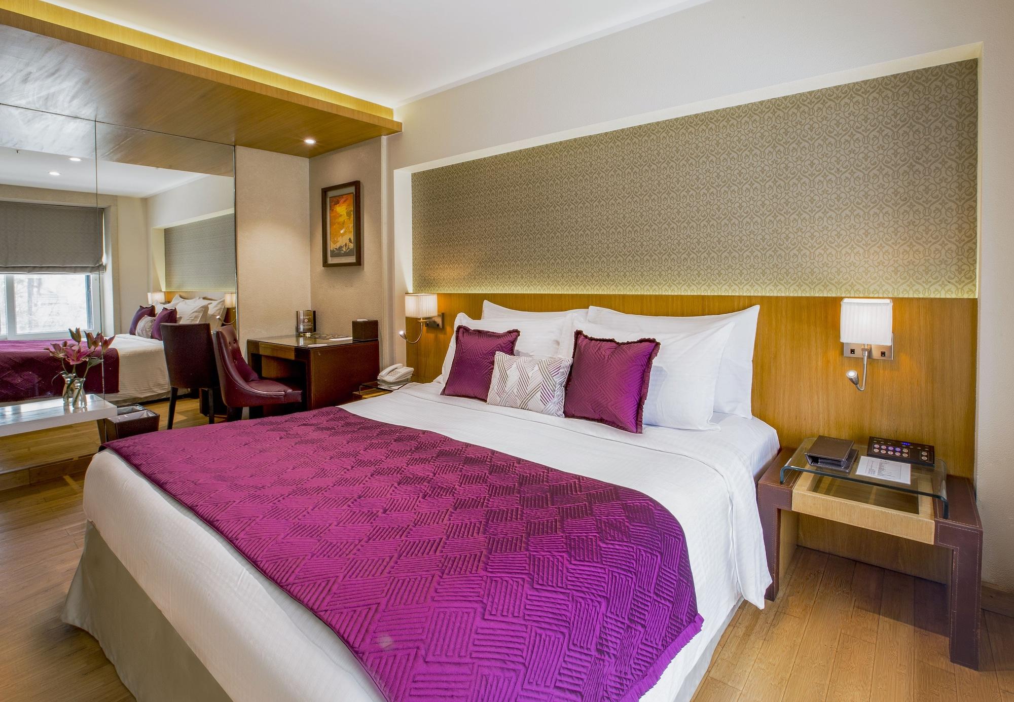Hotel Bawa Continental Mumbai Bagian luar foto