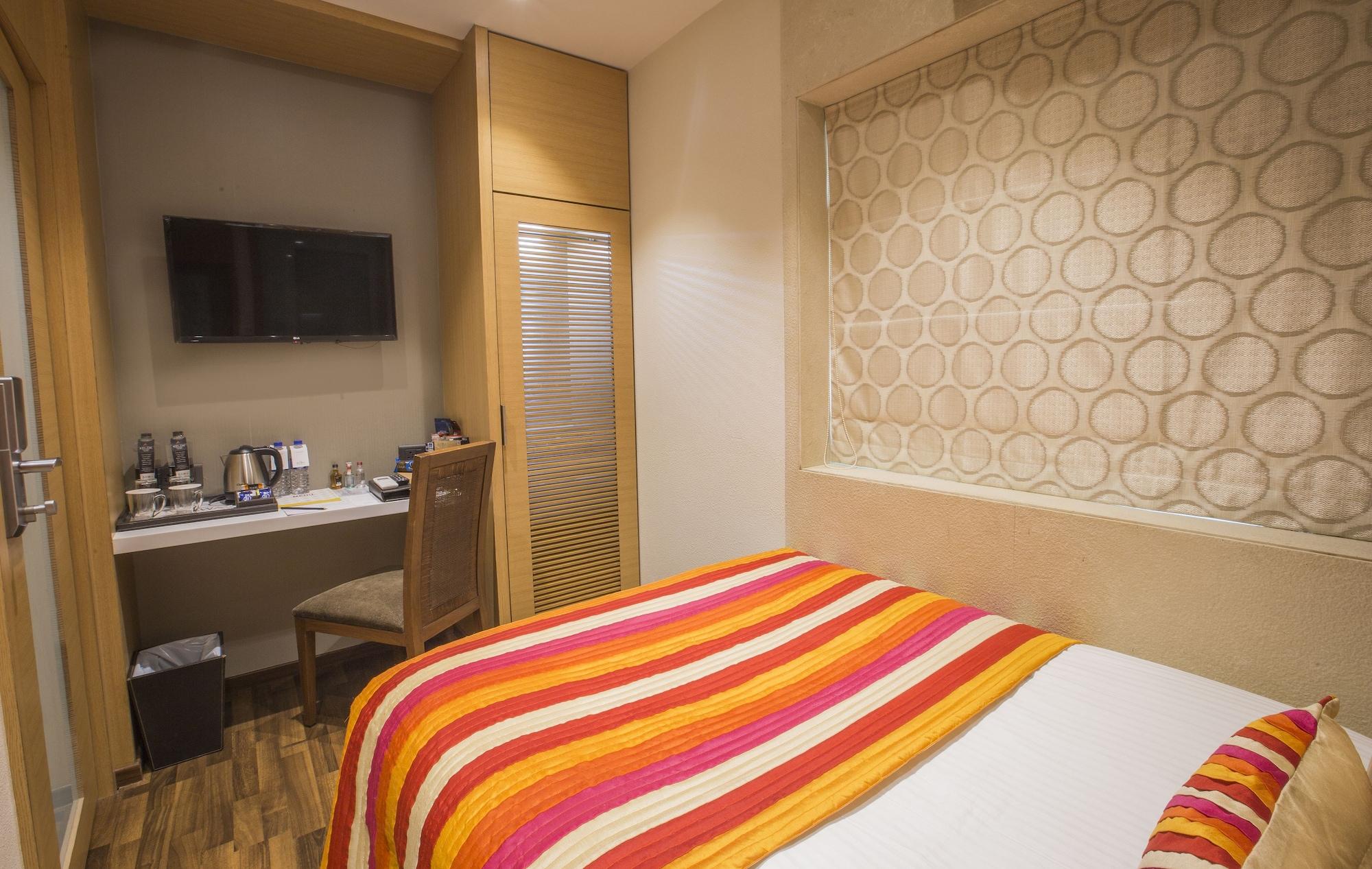 Hotel Bawa Continental Mumbai Bagian luar foto