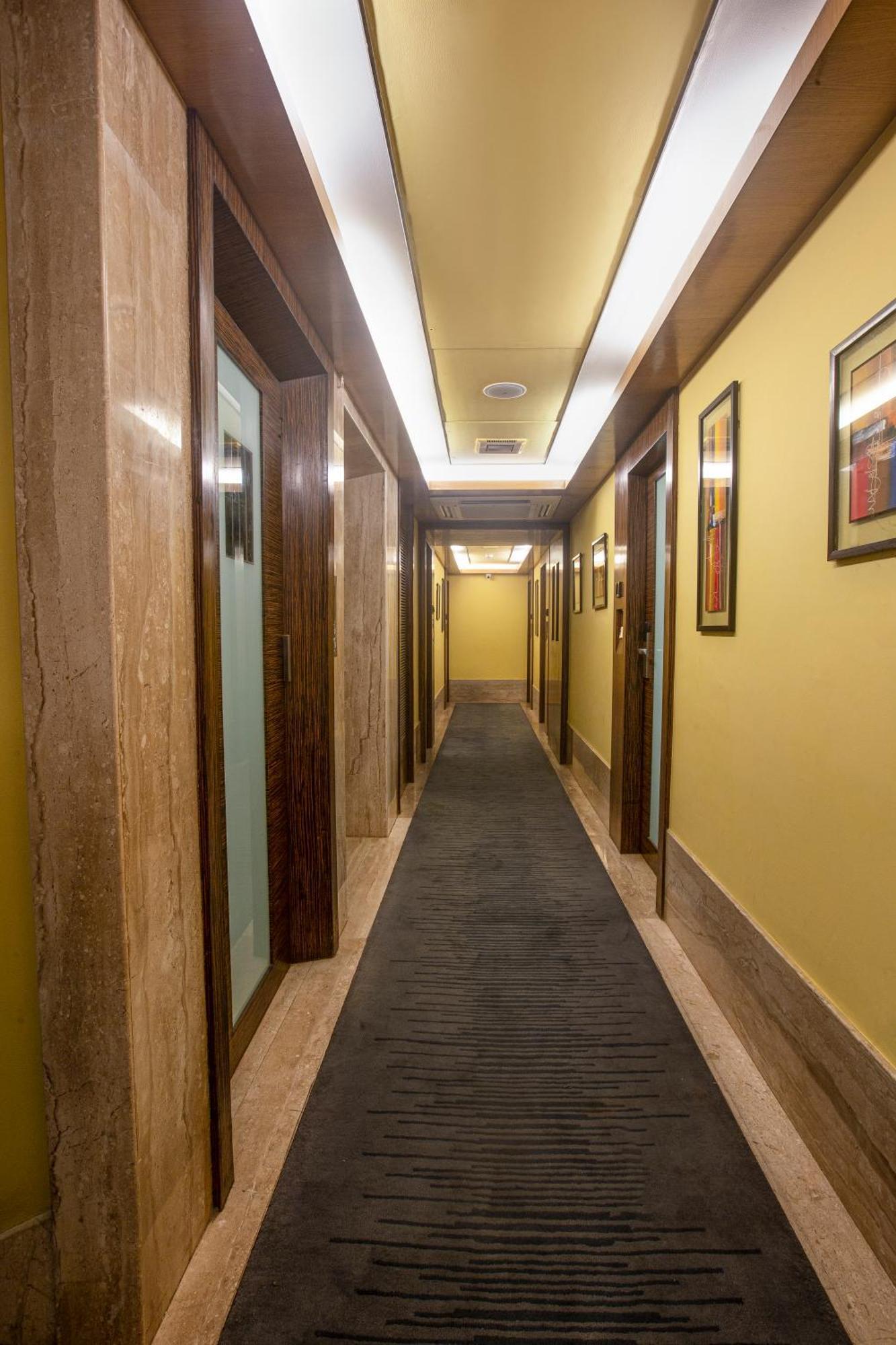 Hotel Bawa Continental Mumbai Bagian luar foto