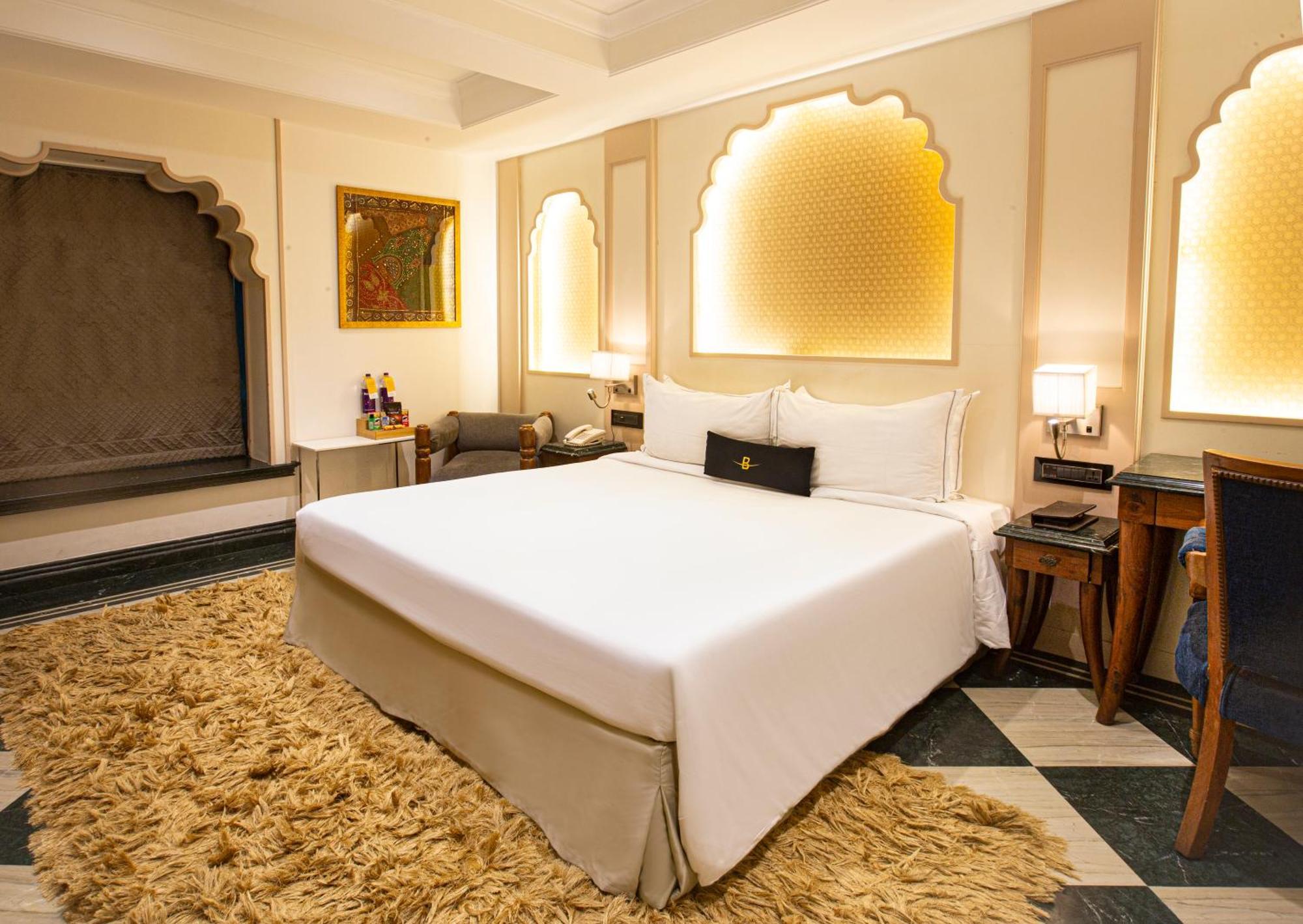Hotel Bawa Continental Mumbai Bagian luar foto