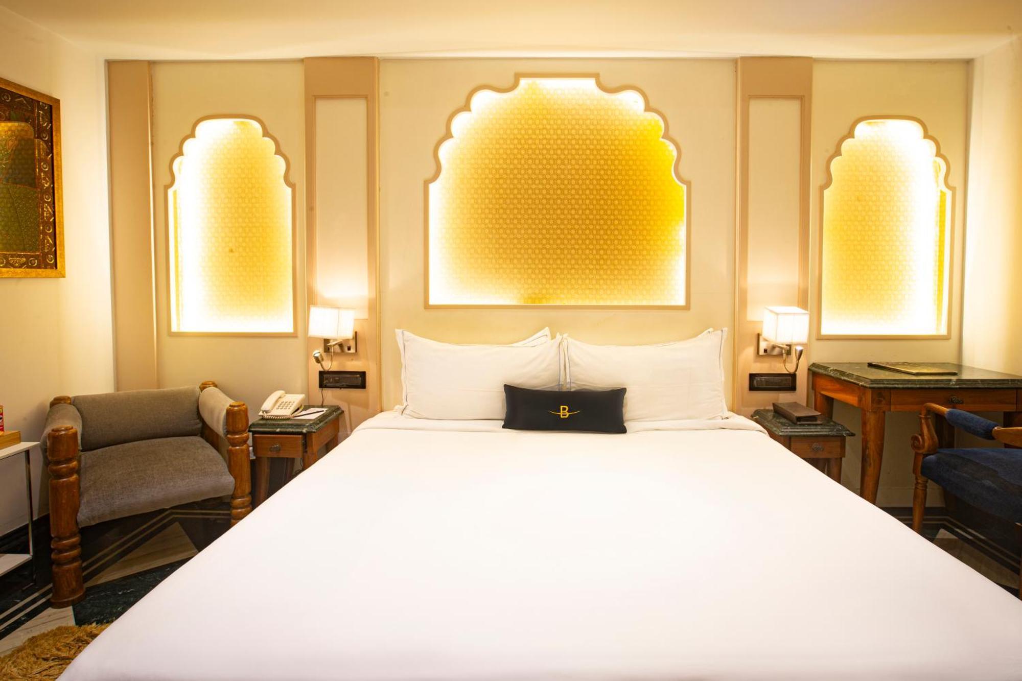 Hotel Bawa Continental Mumbai Bagian luar foto