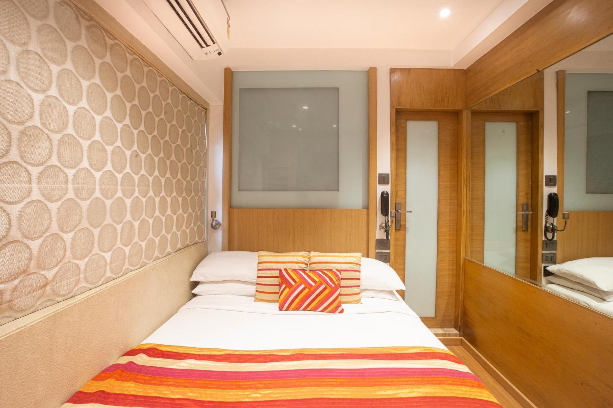 Hotel Bawa Continental Mumbai Bagian luar foto