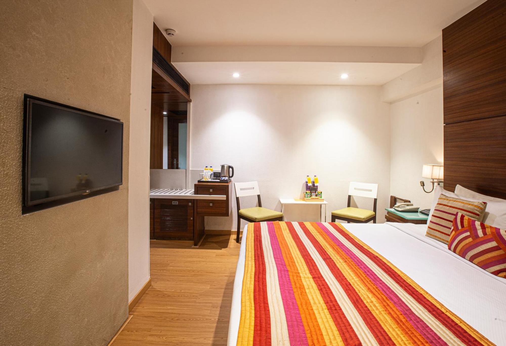 Hotel Bawa Continental Mumbai Bagian luar foto