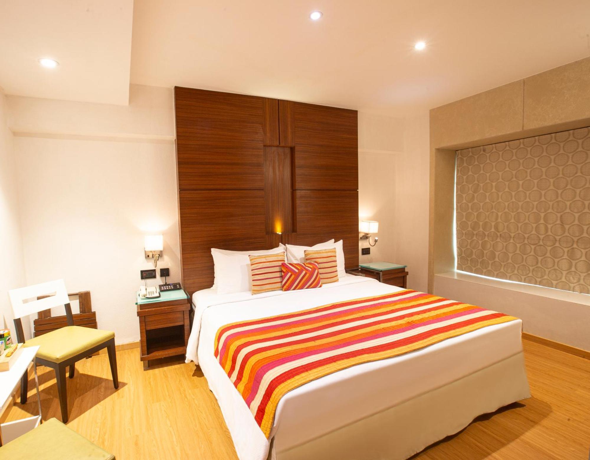 Hotel Bawa Continental Mumbai Bagian luar foto
