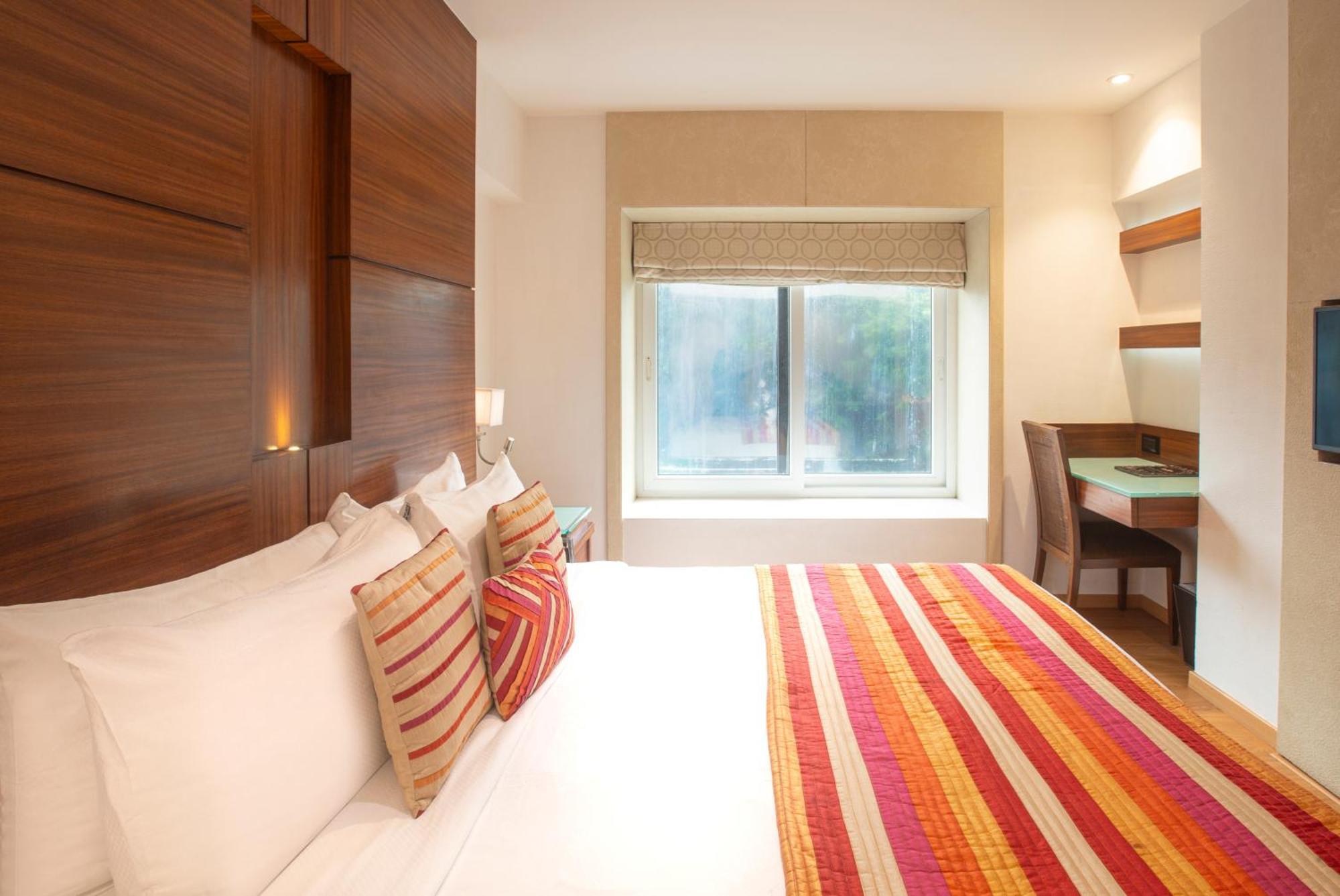 Hotel Bawa Continental Mumbai Bagian luar foto