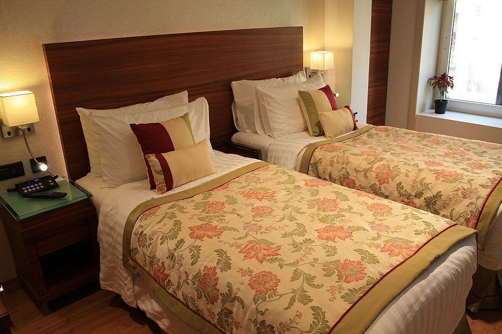 Hotel Bawa Continental Mumbai Bagian luar foto