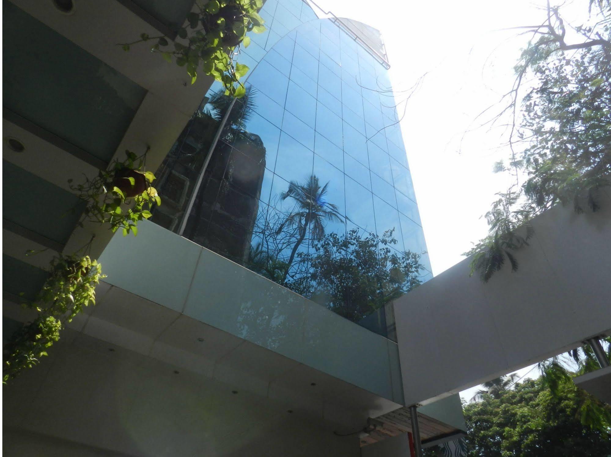 Hotel Bawa Continental Mumbai Bagian luar foto