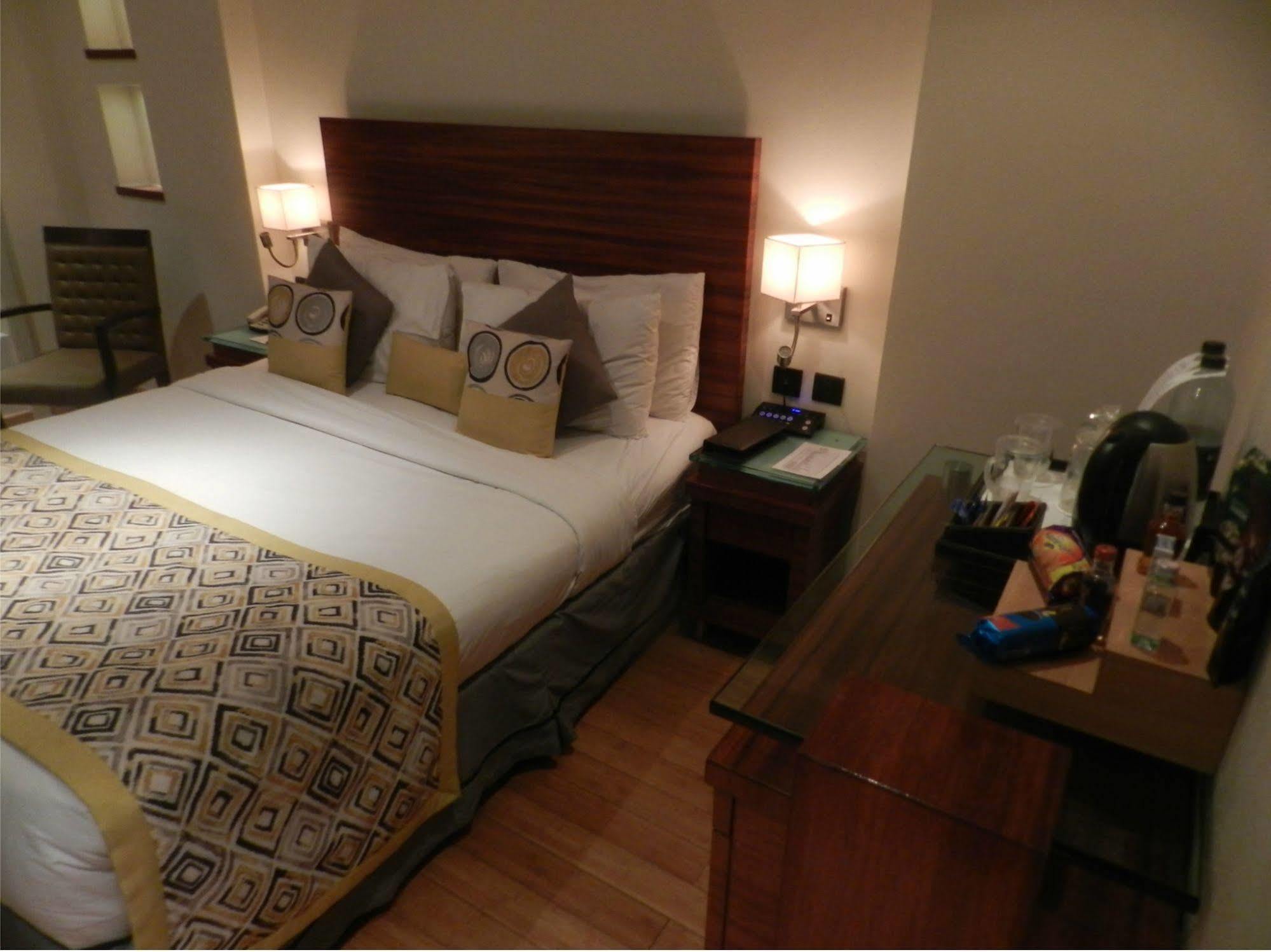Hotel Bawa Continental Mumbai Bagian luar foto