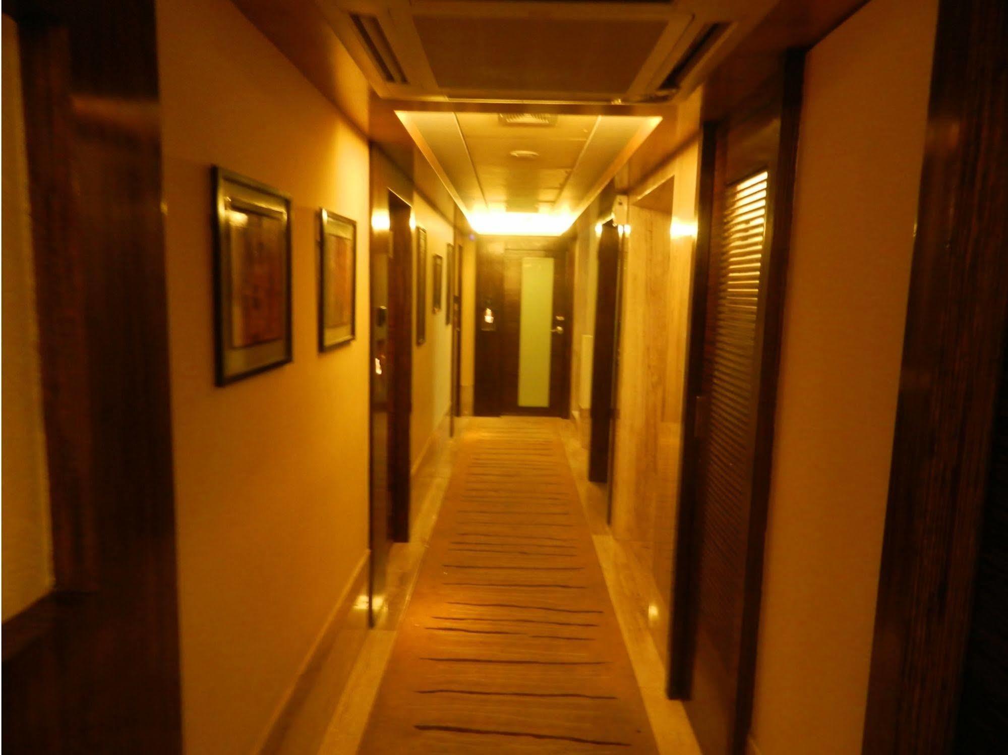 Hotel Bawa Continental Mumbai Bagian luar foto